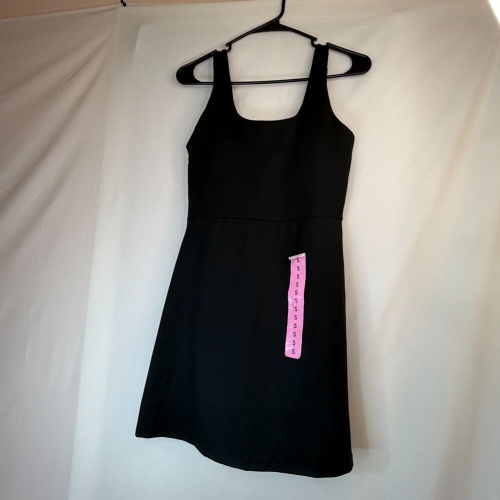 GapFit Black Athletic Dress Built-In Shorts Pockets W Small NWOT Golf Tennis